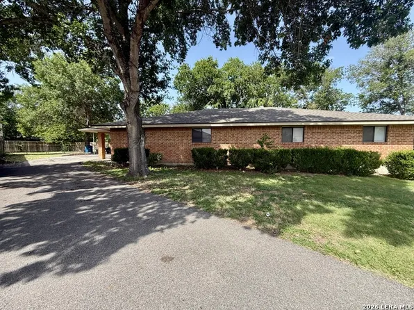 705 Woodcrest Cir, New Braunfels, TX 78130