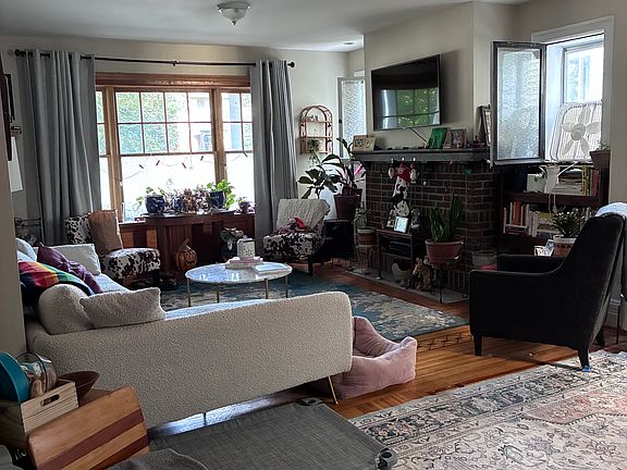 4th image of 605 W Ferry St