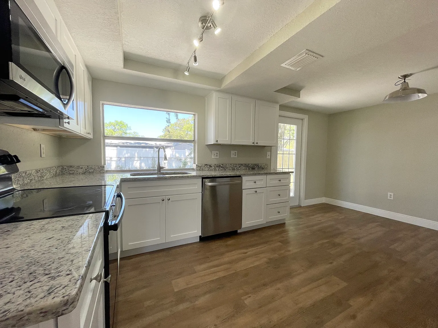 2 bed, 840 sqft, $1,650 — Photo 4