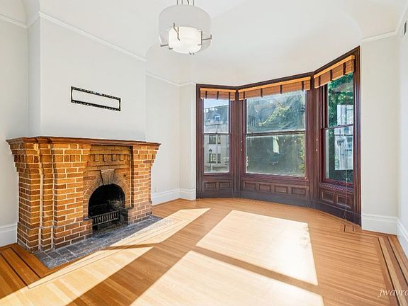 5th image of 860 Waller St APT 2