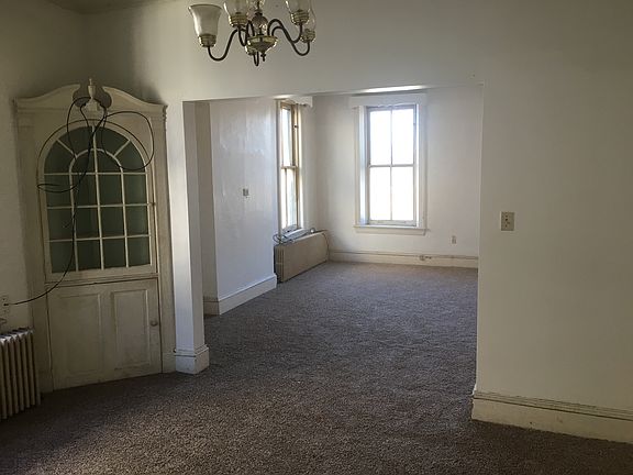 3rd image of 60 Lincoln Way W APT 2