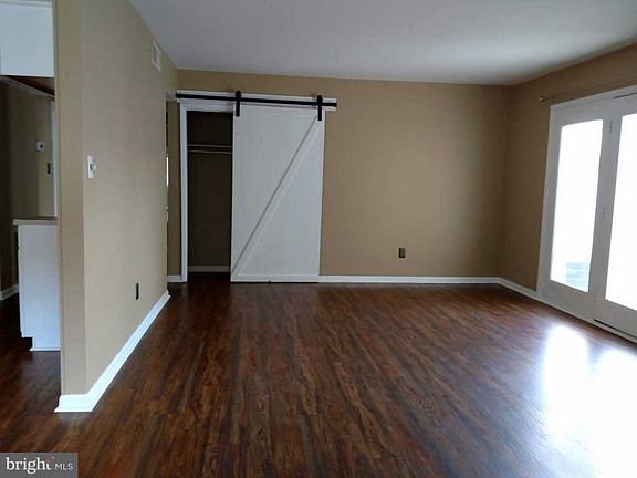4th image of 703 Houston Dr #703