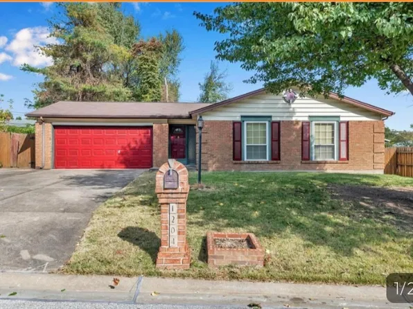 1204 Clairmont Ln, Saint Charles, MO 63303