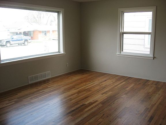 Living Room w/Hardwood floor