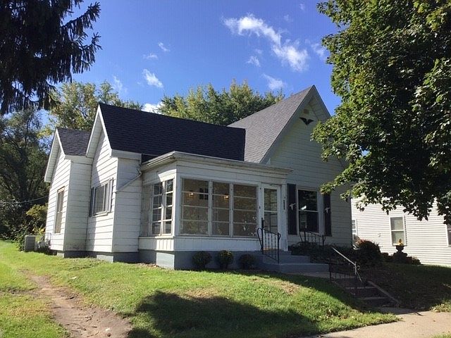 1st image of 222 E Chestnut St