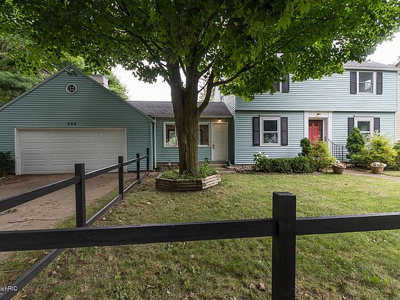 3rd image of 526 Campbell Ave