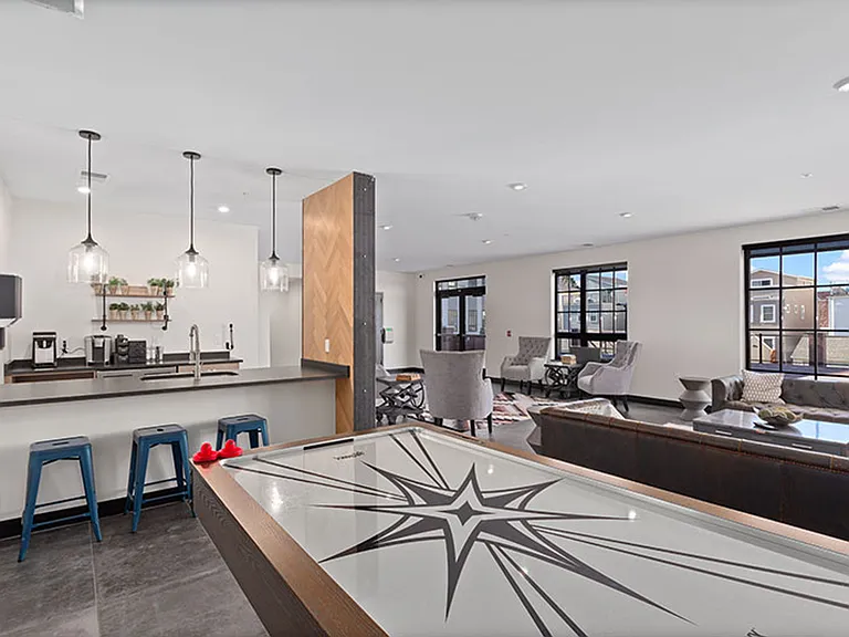 Battery Park Lofts — Photo 34