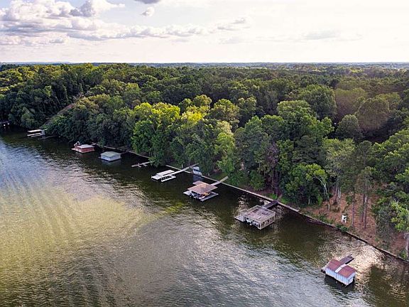 5th image of 440 Lakeview Dr