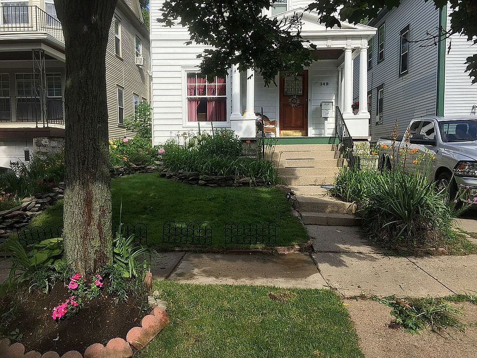 Street view front of house