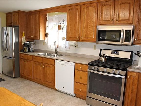 5th image of 329 Holiday Park Dr