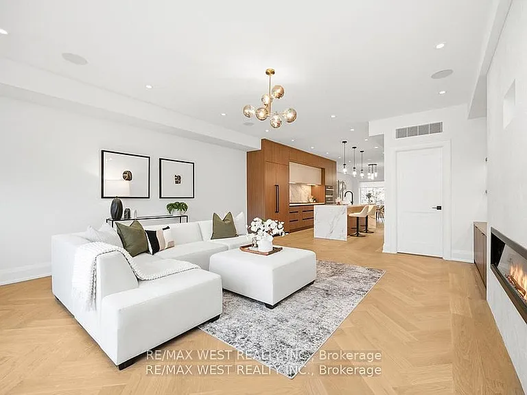 390 Saint Clarens Ave #UPPER — Photo 10