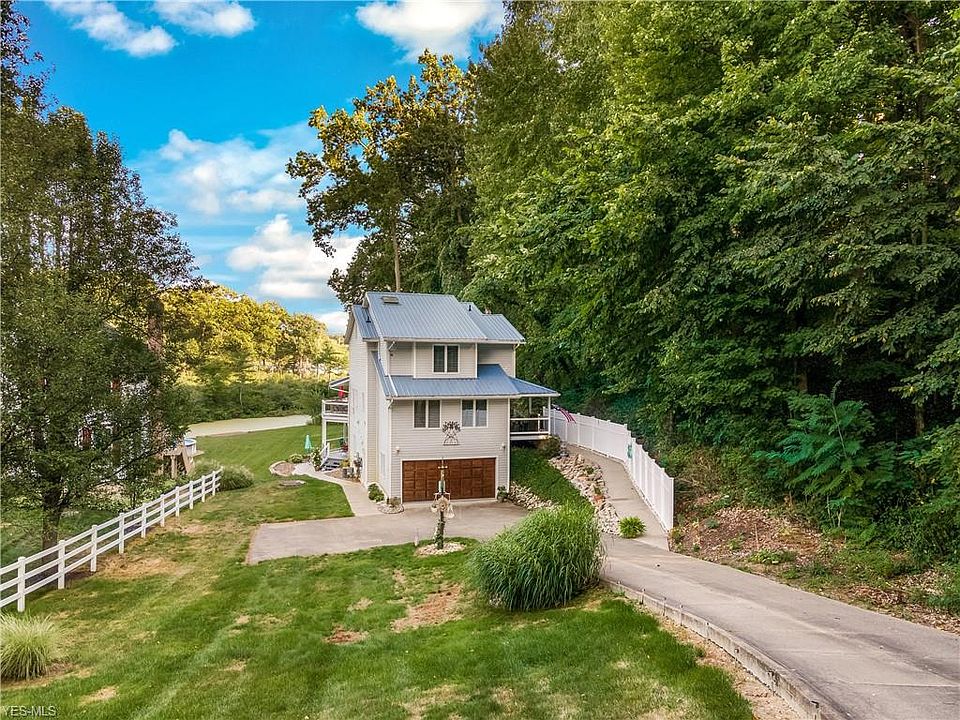 1st image of 200 Lake Front Dr