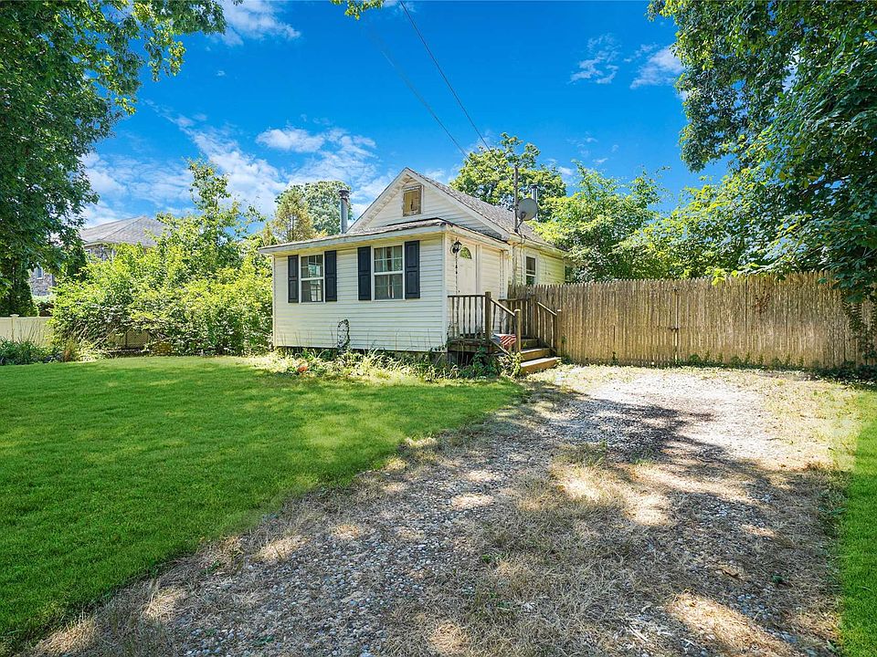 1st image of 106 Dahlia Dr