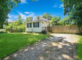 106 Dahlia Dr, Mastic Beach, NY 11951