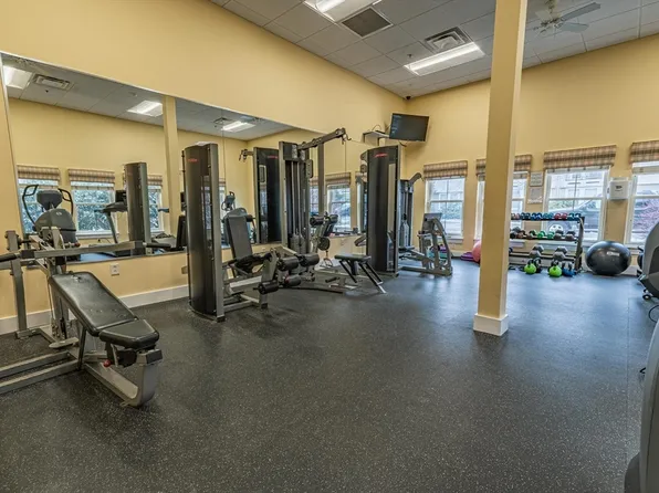 2 Harvest Dr #302, North Andover, MA 01845