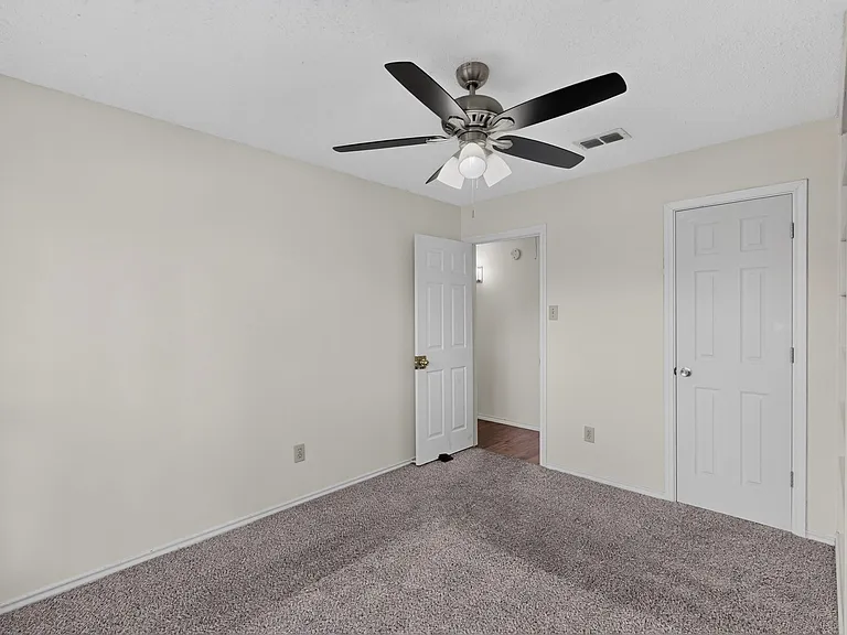 1426 Mapleview Dr — Photo 29