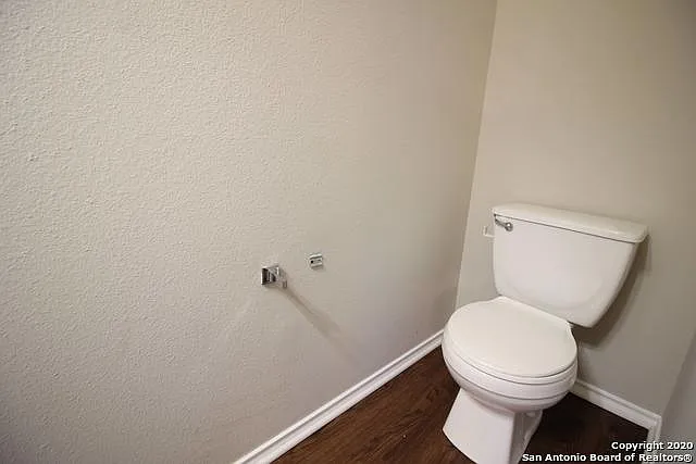 4 bed, 2420 sqft, $1,995 — Photo 2