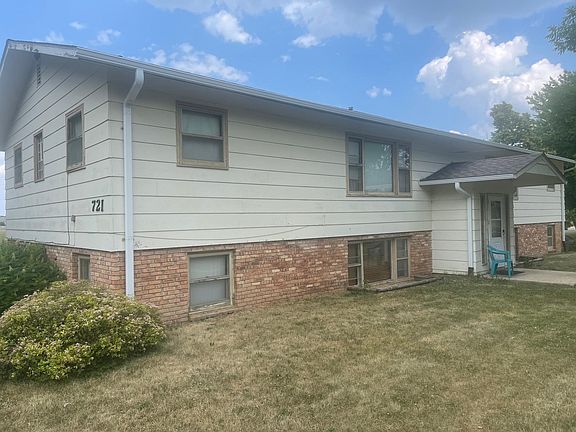3rd image of 721 Teal St N #1