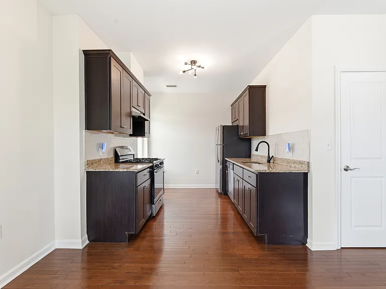 7 Myrtle St — Photo 3