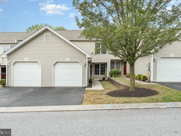 633 Mallard Dr #4D, Etters, PA 17319