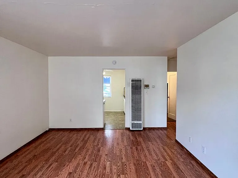 4720-34 Wilson Ave #4728-1/2 — Photo 4