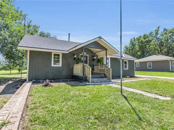 317 E Park St, Gardner, KS 66030