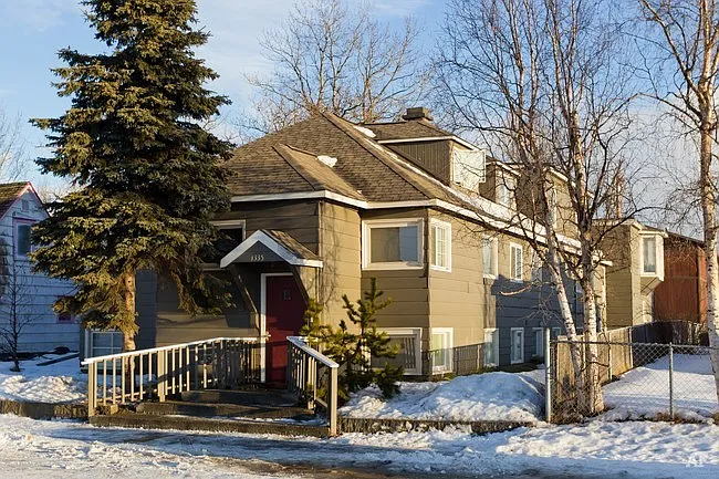 1335 Hyder St — Photo 36