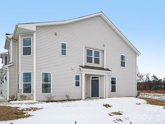 3rd image of 204 Valley Breeze Rd