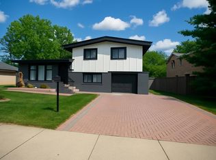 3010 Covert Rd, Glenview, IL 60025