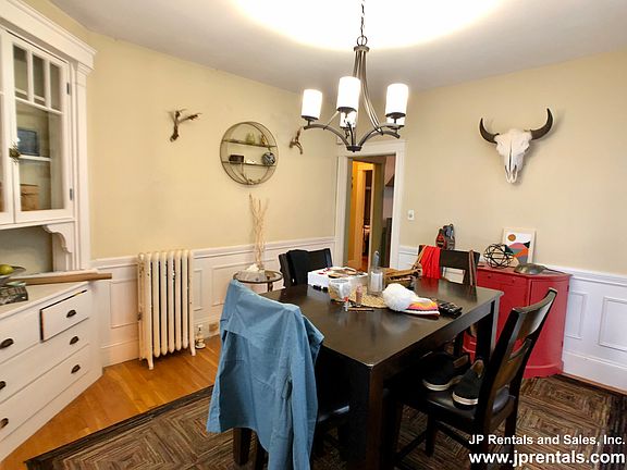 5th image of 90 Forest Hills St #2