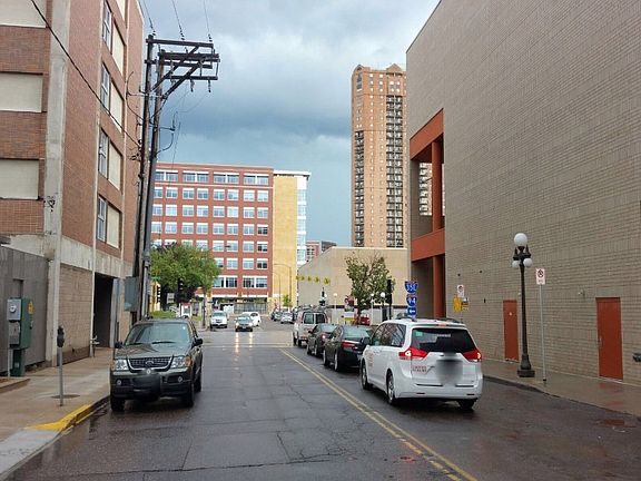 5th image of 26 10th St W Unit 911