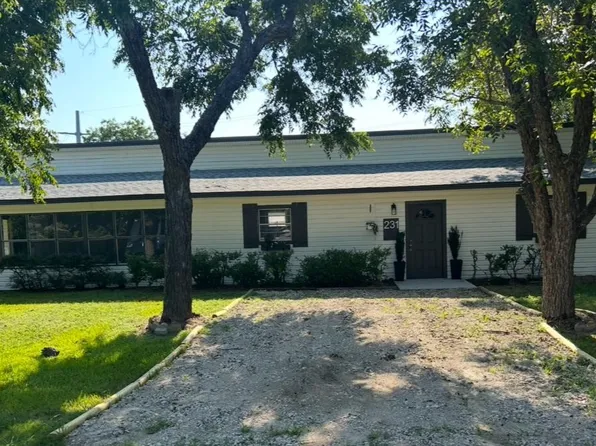 231 S 2nd St, Wills Point, TX 75169