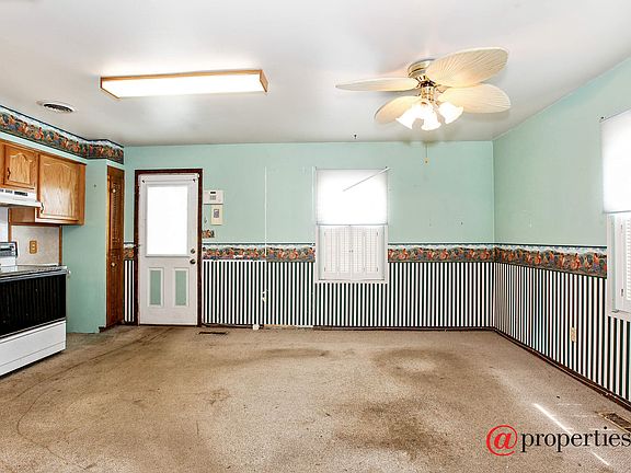 Kitchen / Breakfast Room