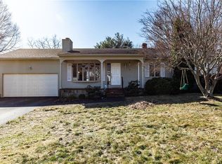 9 Kimberly Ann Dr, Smithfield, RI 02828