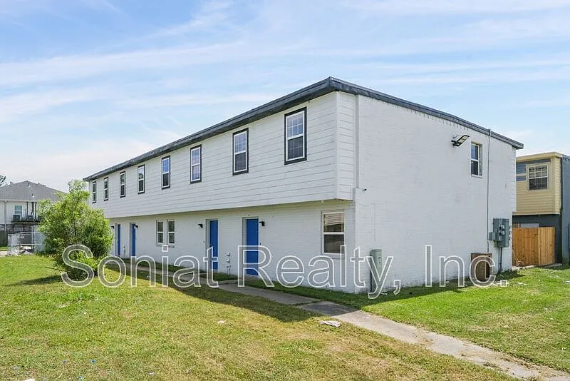 Building Photo - 7760B N Coronet Ct