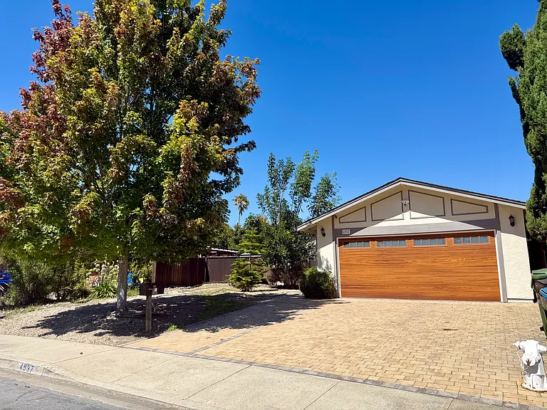 4937 Avenida De Angelina — Photo 2