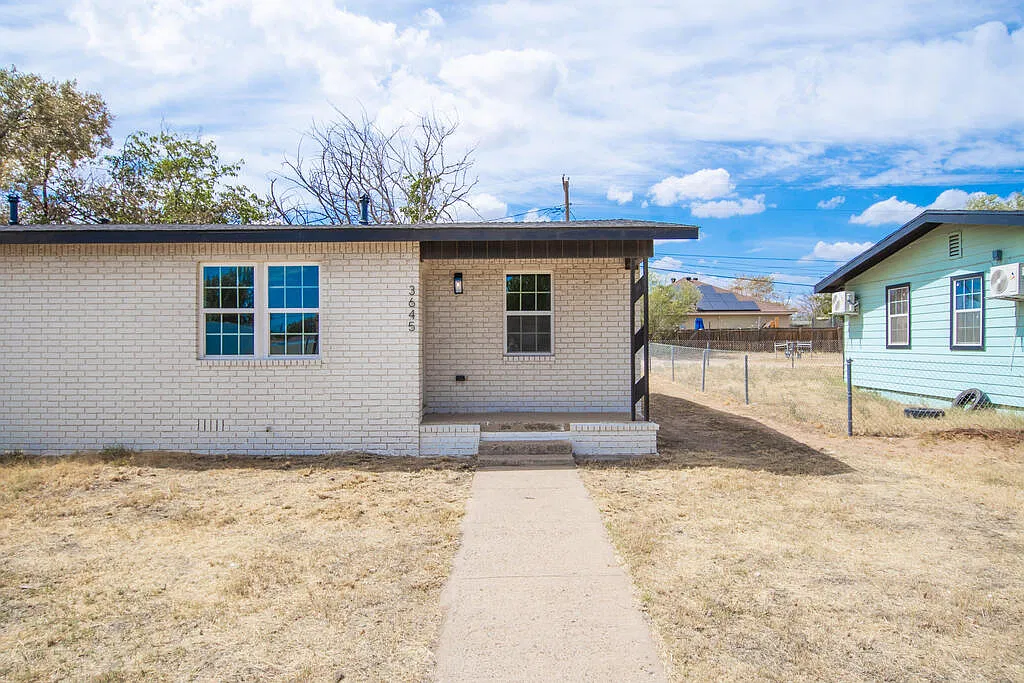 2 bed, 1.0 bath, 800 sqft, $1,750 — Photo 1