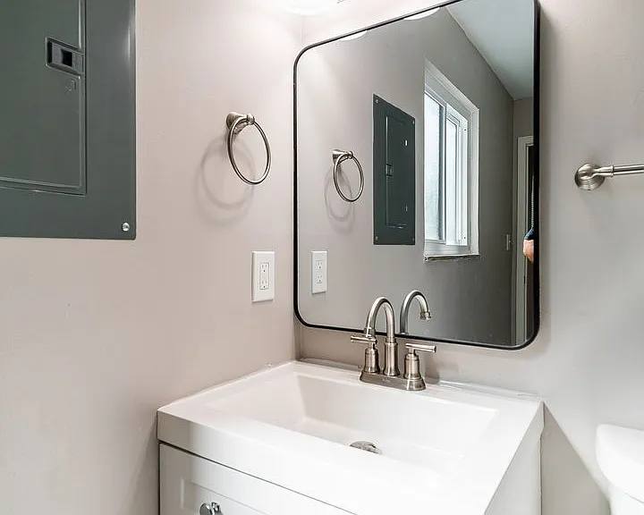 1075 Oak St — Photo 10