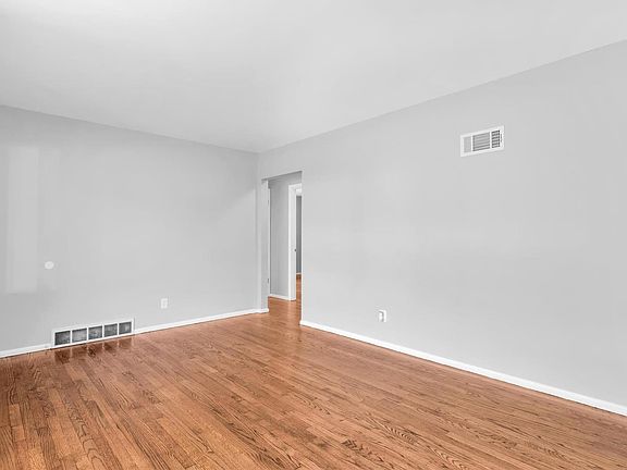 4th image of 3667 Burbeck Dr
