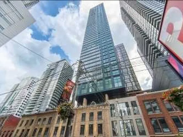 327 King St W, Toronto, ON
