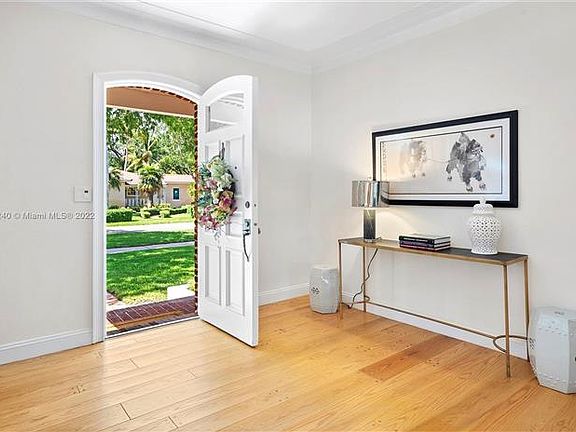 4th image of 1042 Malaga Ave