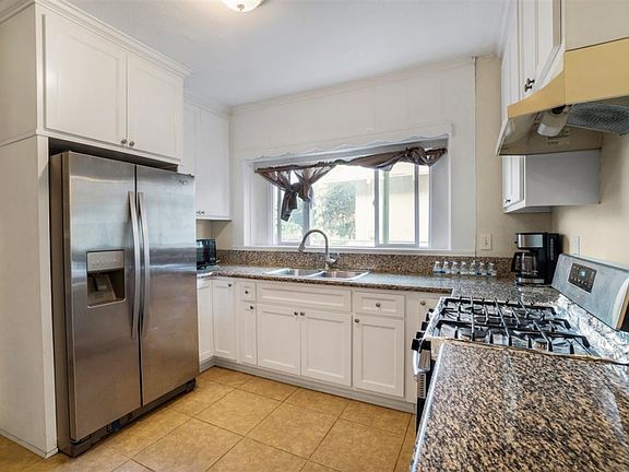 5th image of 1147 W 53rd St