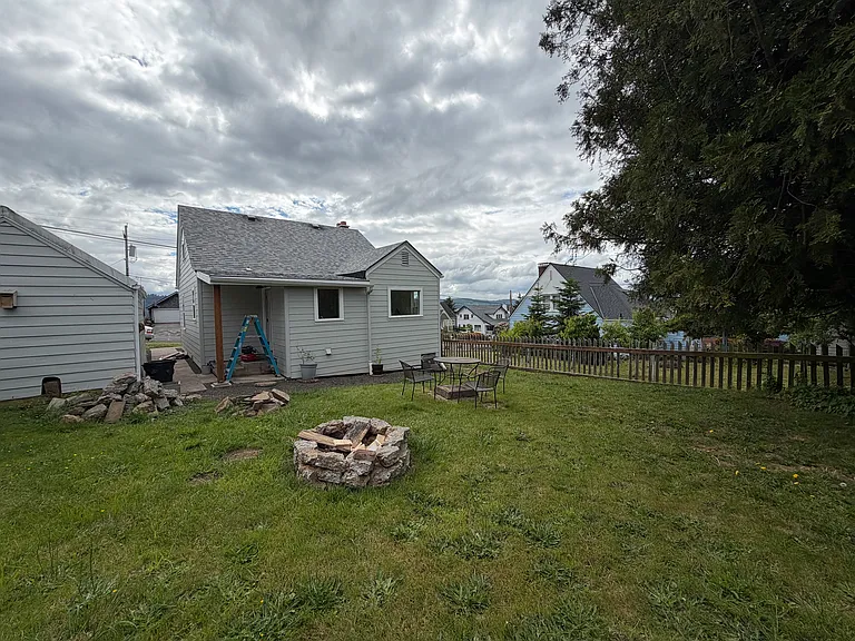 235 Columbia St — Photo 22