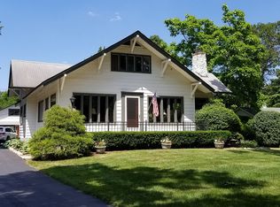 26 Elm Park Blvd, Pleasant Ridge, MI 48069