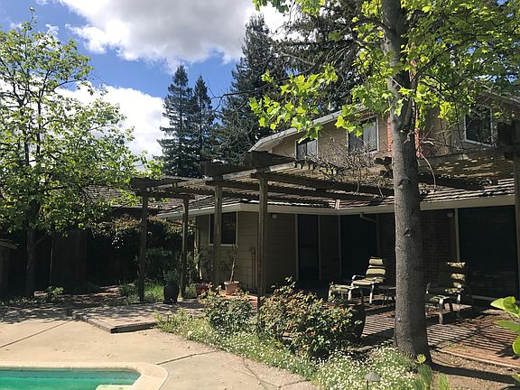 3rd image of 669 Georgia Ave