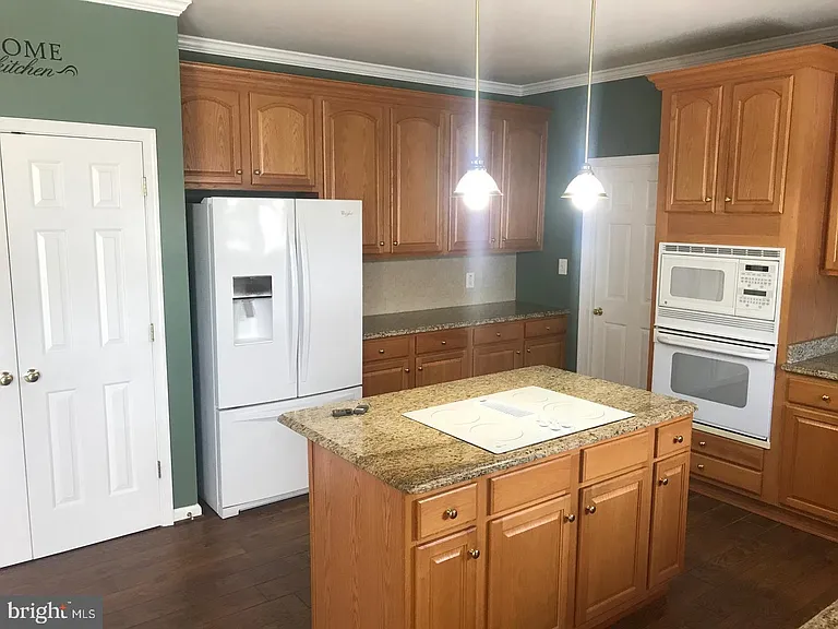 9 Saint Claires Ct — Photo 2