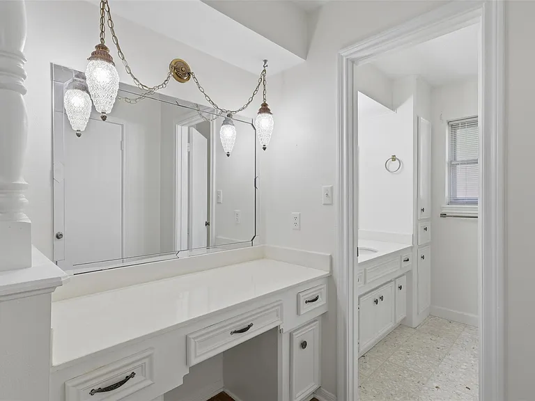 5923 Pinewood Springs Dr — Photo 17