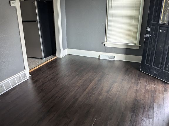 5th image of 236 W Main St