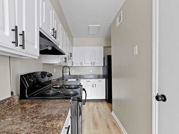 2nd image of 4555 N Arlington Ave #Jc-4430f
