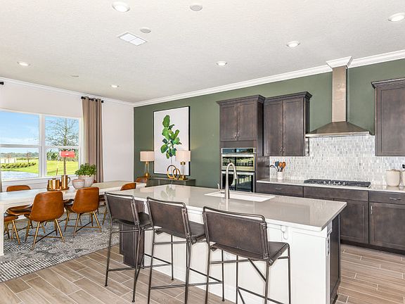 Eat-In Kitchen and Dining Area